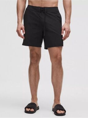 Lululemon 7” classic fit linerless board short NWT
